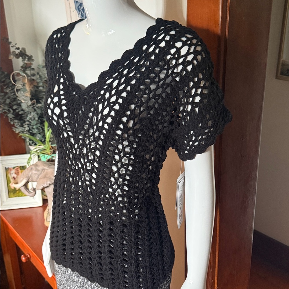 NWT Peter Nygard size small 100% cotton Elegant Black Crochet Top